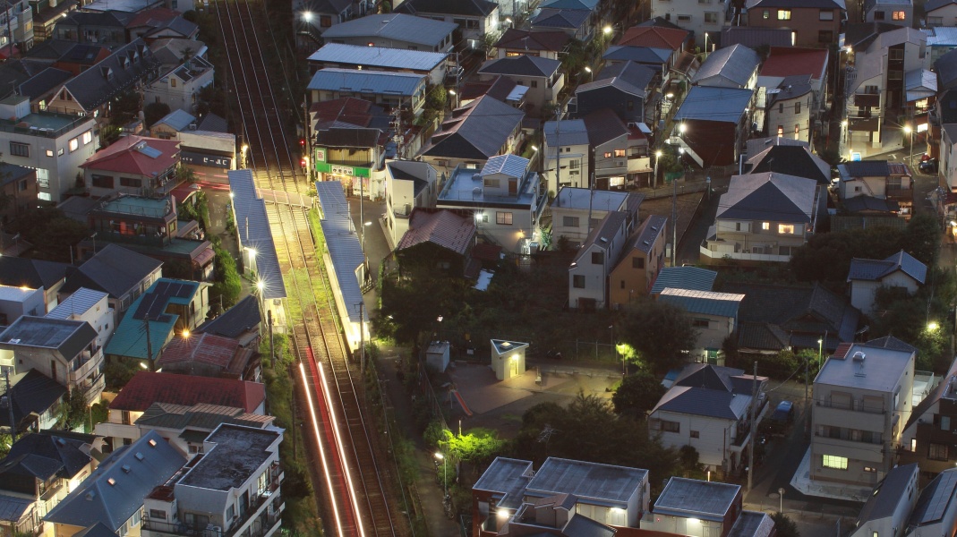 デーブデーブ百貫デブ 電車に引かれてぺっしゃんこ